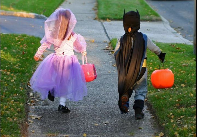 10 Halloween Tips for Safe Trick or Treating!